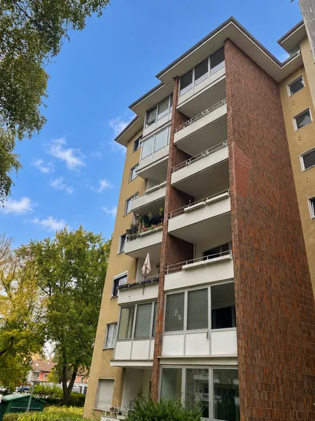 Viel Grün!  2 Zimmerwohnung in Reinickendorf mit EBK, Balkon und Fahrstuhl — photo 1